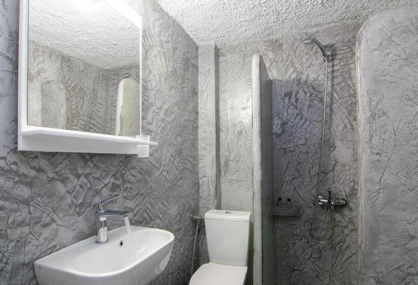 Chambre Quadruple Standard, Carlos Pension