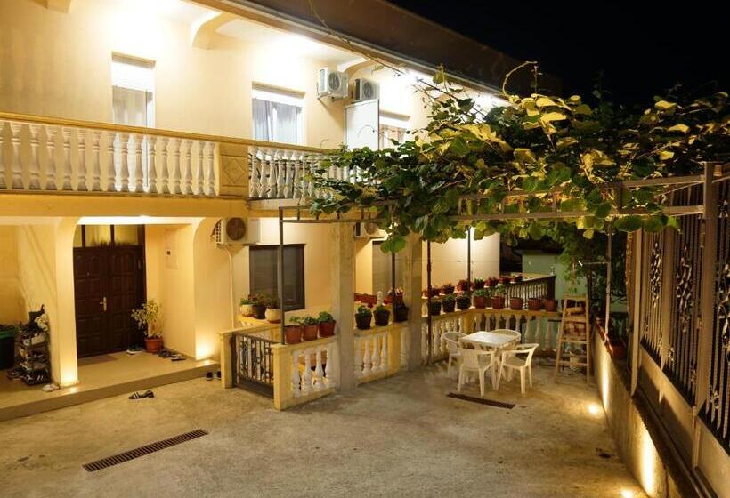 اتاق استاندارد, Ajdin Apartments