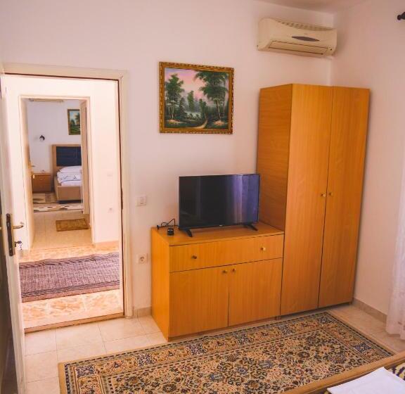 اتاق خانوادگی, Ajdin Apartments