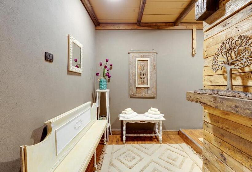 اتاق سوپریور با تخت بزرگ, Il Giardino Di Chiara