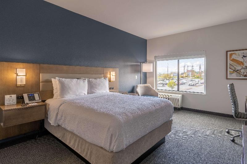 اتاق استاندارد با تخت بزرگ برای معلولان, Best Western Plus Tacoma