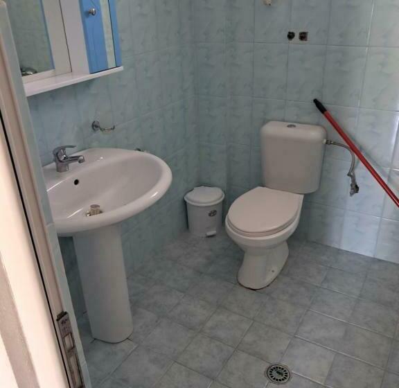 スタンダード４人部屋, Elton Tafa Guesthouse