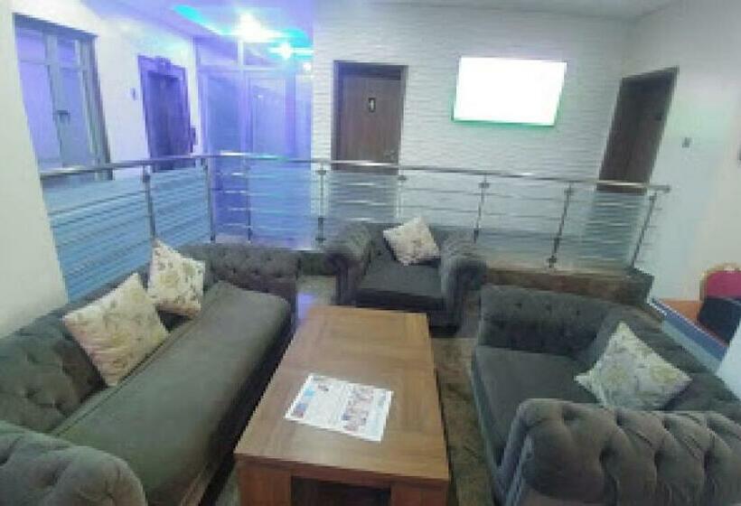 Номер Стандарт Трехместный, Room In Apartment   Best Westerln Plus Deluxe Suite