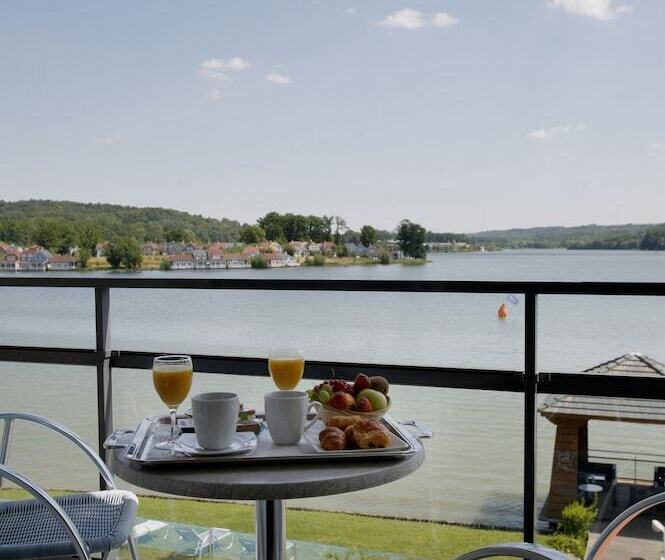 Номер Стандарт Вид на Озеро, Hôtel Du Golf De L Ailette, The Originals Relais