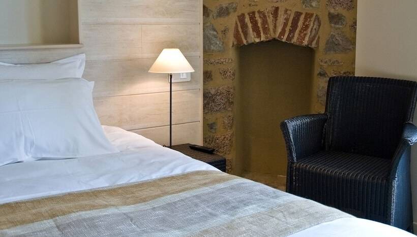 Люкс Вид на Море, Hôtel Les Costans, The Originals Relais