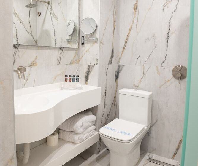 غرفة عائلية, Modern Luxury