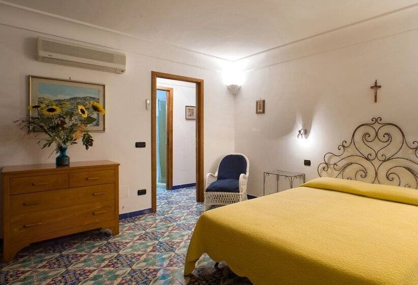 Номер Стандарт Боковой Вид на Море, La Caravella Di Positano   Relais & Beach