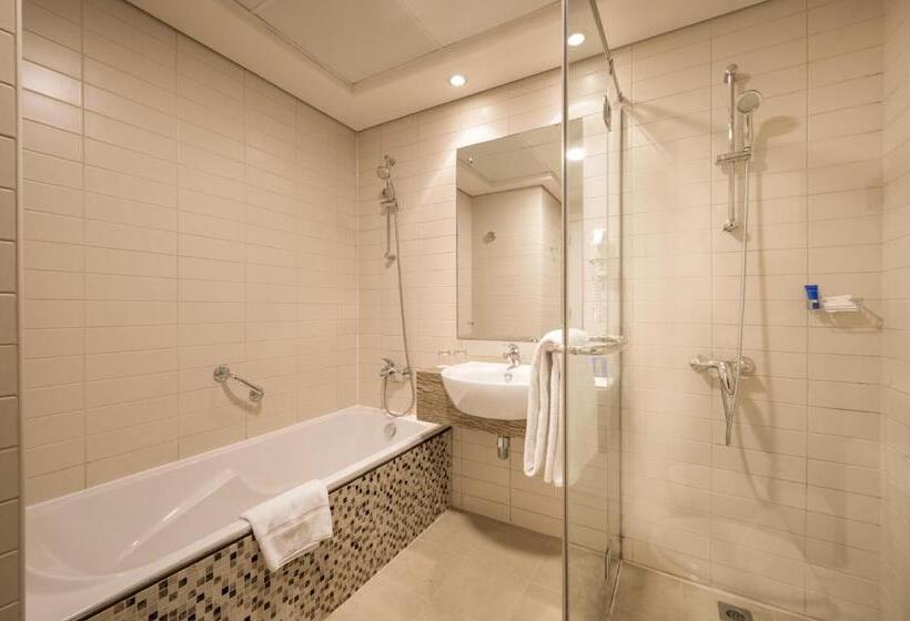 Люкс 2 Спальни, Oaks Liwa Heights Hotel Suites
