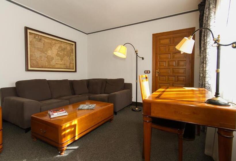 Полулюкс, Boutique Hotel La Madrugada