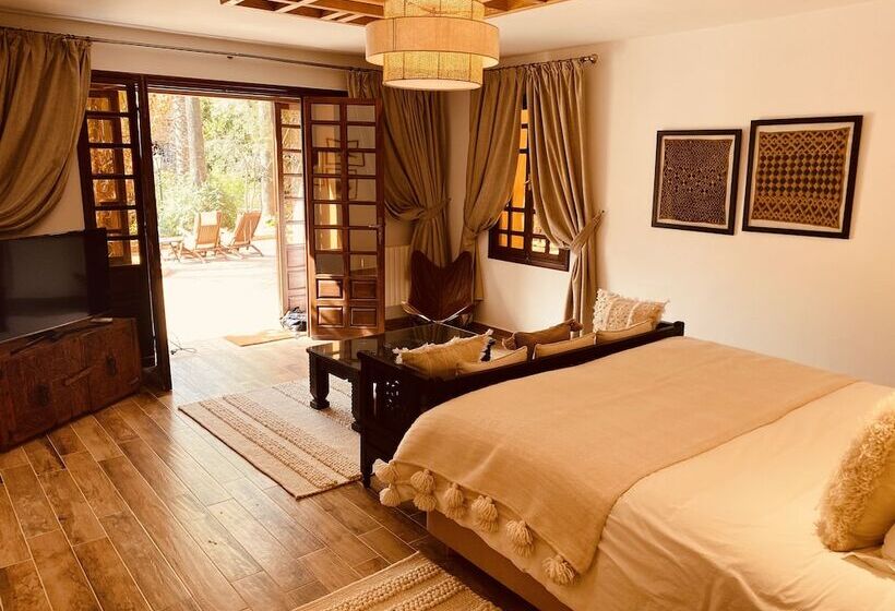 Полулюкс, Domaine De La Roseraie Resort