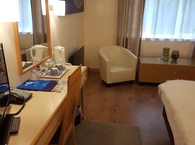 Номер Deluxe, Travel Plaza