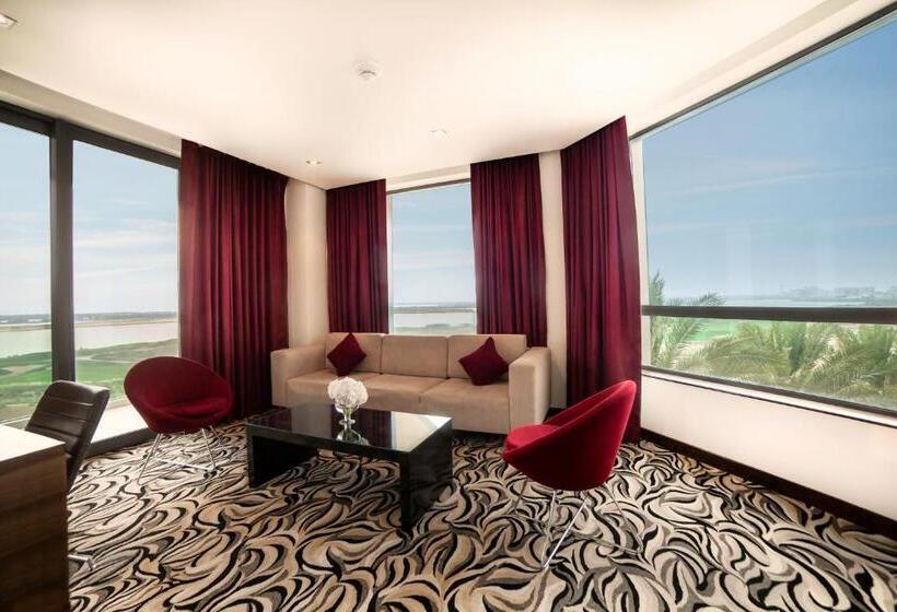 סוויטת דלוקס עם נוף, Radisson Blu Hotel, Abu Dhabi Yas Island
