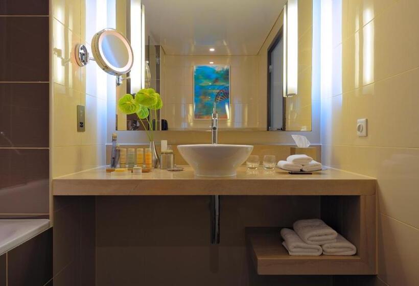 חדר סופריור עם נוף לים ומרפסת, Radisson Blu Hotel, Abu Dhabi Yas Island