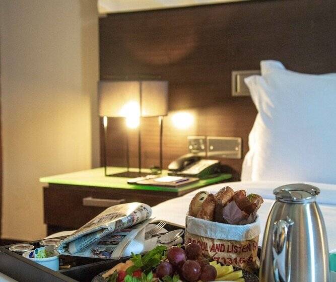 스탠다드 룸 골프 전망, Radisson Blu Hotel, Abu Dhabi Yas Island
