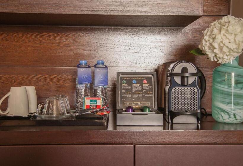 סוויטה נוף לים, Radisson Blu Hotel, Abu Dhabi Yas Island