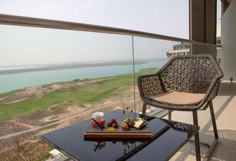 전망이 좋은 디럭스 스위트, Radisson Blu Hotel, Abu Dhabi Yas Island