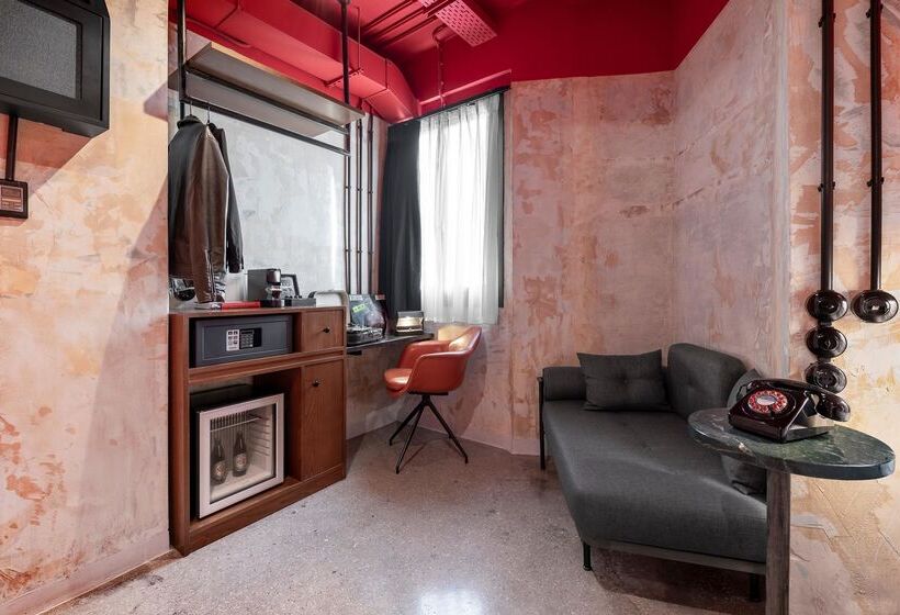 Номер Стандарт с Балконом, Dave Red Athens, A Member Of Brown Hotels
