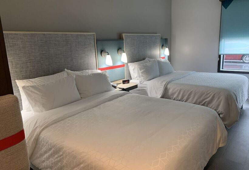 带2个双人床的标准工作室, Avid Hotels   Salem, An Ihg