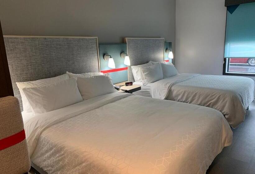 带2个双人床的标准工作室, Avid Hotels   Salem, An Ihg