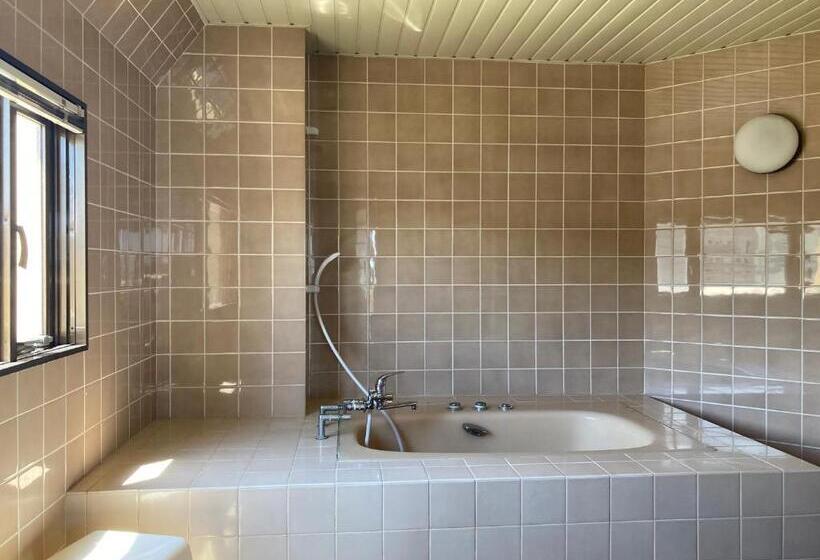 Семейный Номер, J Hoppers Beppu Guesthouse ジェイホッパーズ別府ゲストハウス