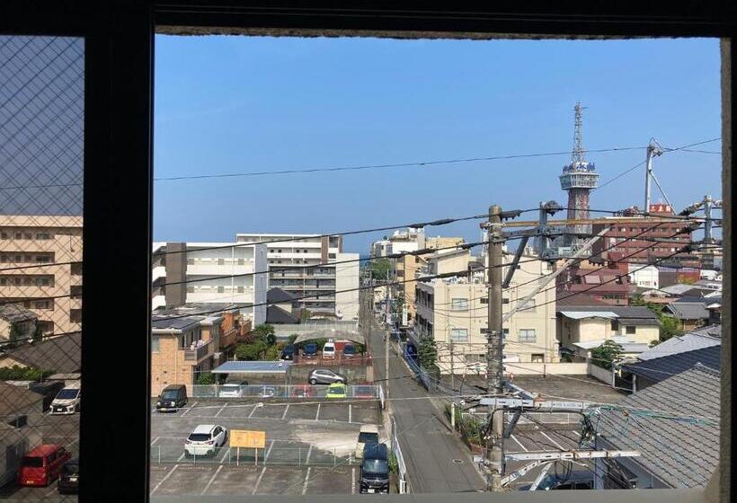 Семейный Номер, J Hoppers Beppu Guesthouse ジェイホッパーズ別府ゲストハウス