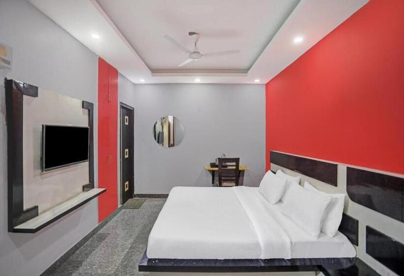 Standardrum, Townhouse 456 The Hotel Noida Grand