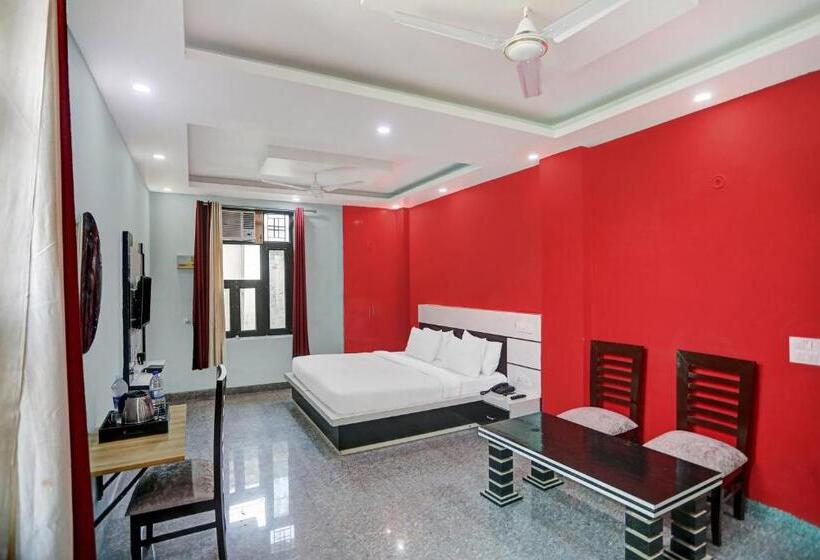Standardrum, Townhouse 456 The Hotel Noida Grand