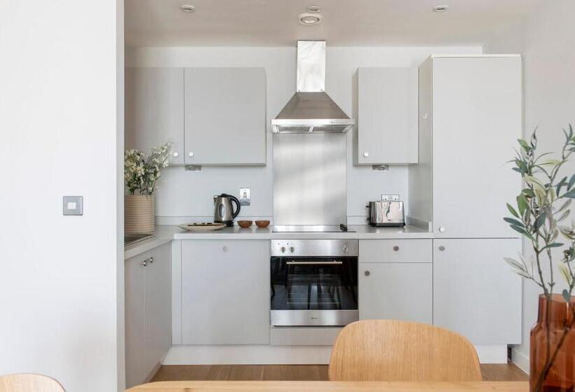 3 Yatak Odalı Daire, Cove Paradise Street