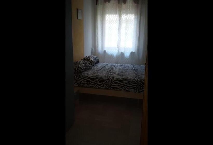 Номер Стандарт Индивидуальный, Room In Bb   Spacious Double Room A Stones Throw From The Sea
