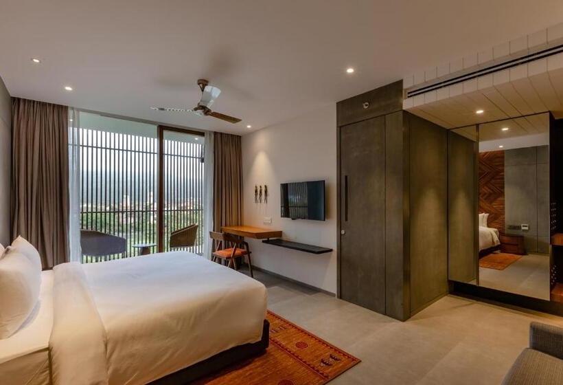 Номер Deluxe с Балконом, Radisson Resort And Spa Lonavala
