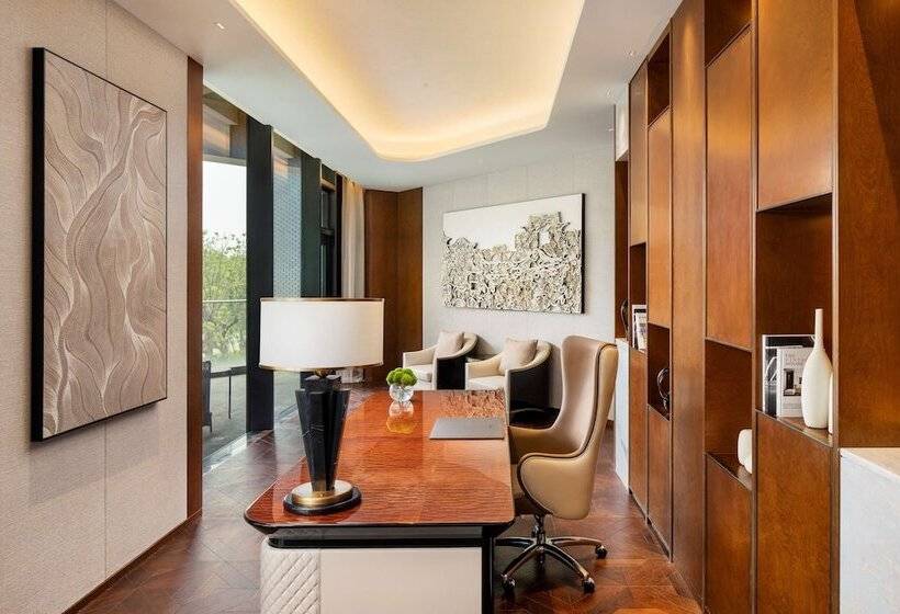 Люкс Повышенной Комфортности, Radisson Collection Resort, Nanjing