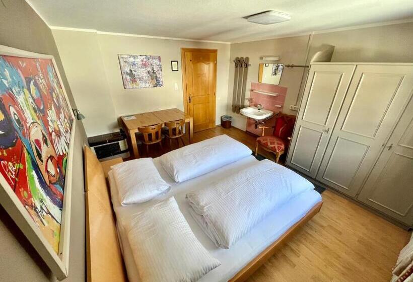 Standardzimmer Geteiltes Bad, Lech Hostel