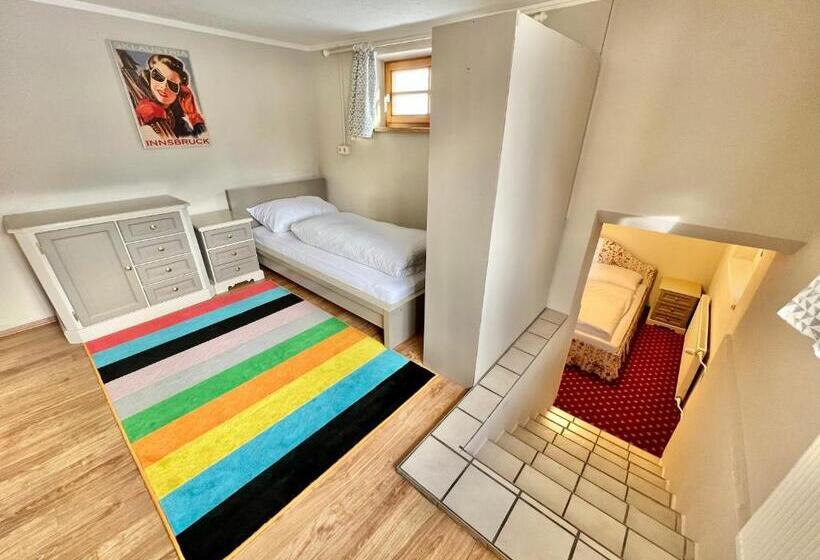 Standard 3 Bett Zimmer Geteiltes Bad, Lech Hostel