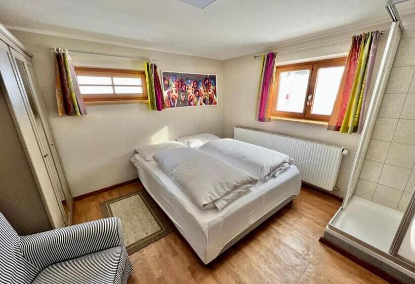 Standardzimmer Geteiltes Bad, Lech Hostel