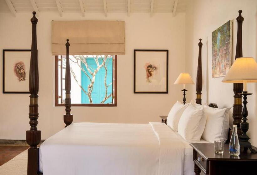 Люкс Премиум, Uga Riva Negombo
