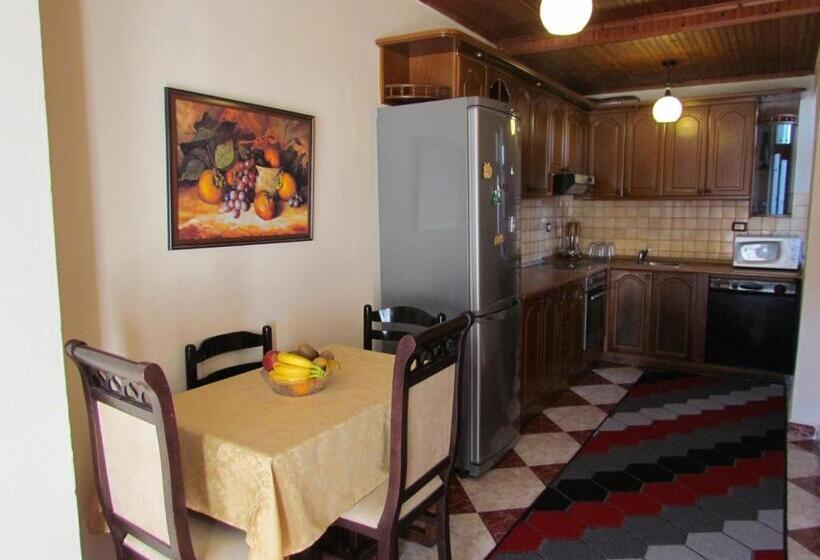 침실 1개 발코니 아파트, Apartment Koka