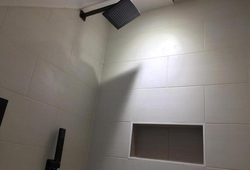 スタンダードルーム, Private Double Room With New Ensuite Shower Room