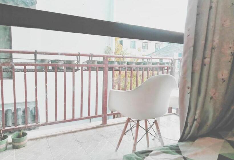 带阳台的豪华间, Hangzhou Citynest Music B&b 杭州栖息地音乐桌游民宿