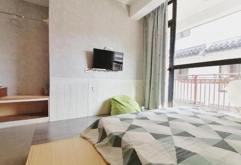 带阳台的豪华间, Hangzhou Citynest Music B&b 杭州栖息地音乐桌游民宿