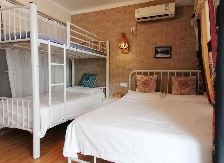 标准间带阳台, Hangzhou Citynest Music B&b 杭州栖息地音乐桌游民宿