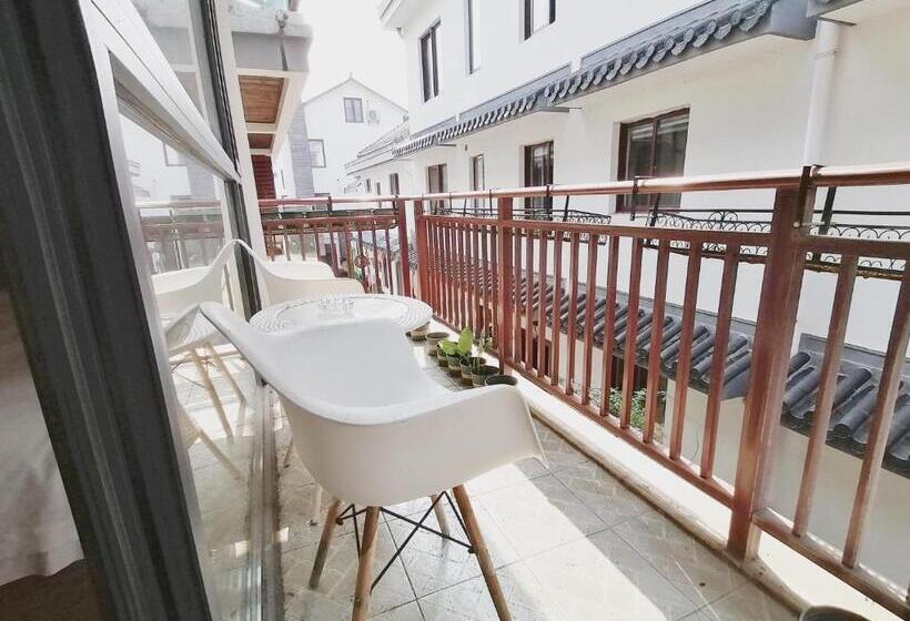 标准间带阳台, Hangzhou Citynest Music B&b 杭州栖息地音乐桌游民宿