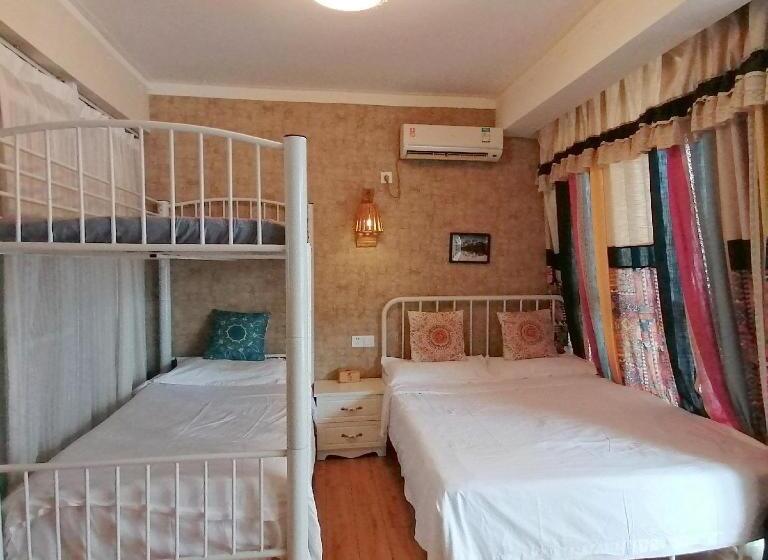 标准间带阳台, Hangzhou Citynest Music B&b 杭州栖息地音乐桌游民宿