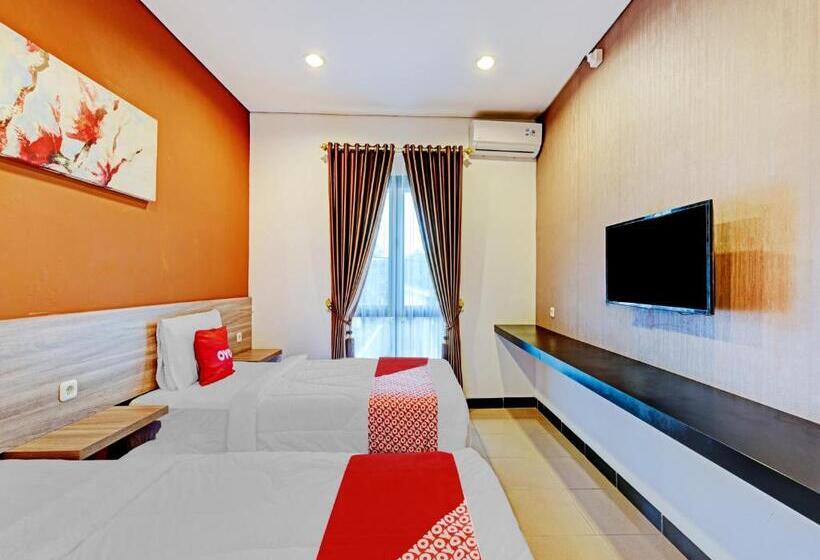 Номер Deluxe, Capital O 90497 Navaya Guest House