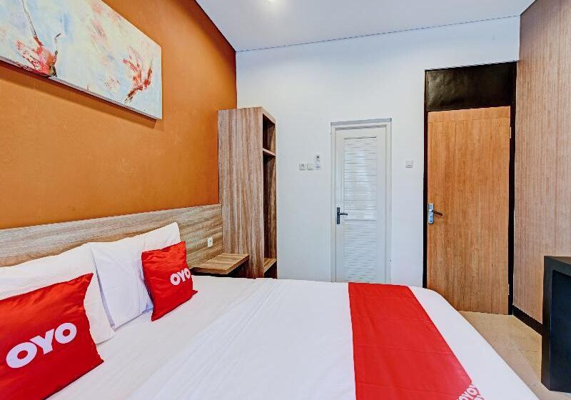 Номер Deluxe, Capital O 90497 Navaya Guest House