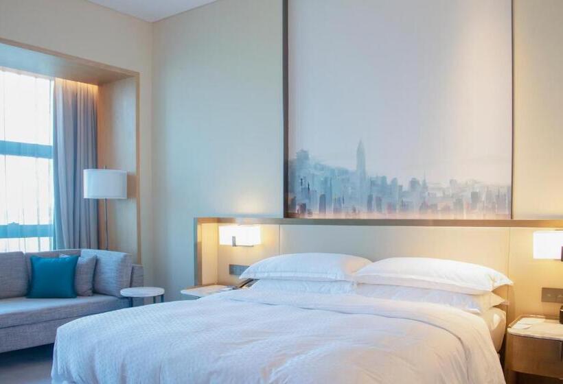 Номер Deluxe Кровать Кинг, Four Points By Sheraton Wuhan, Jiangxia