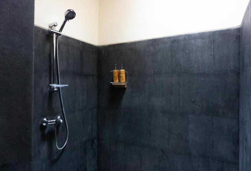 Quarto Familiar, Prayatna Villas