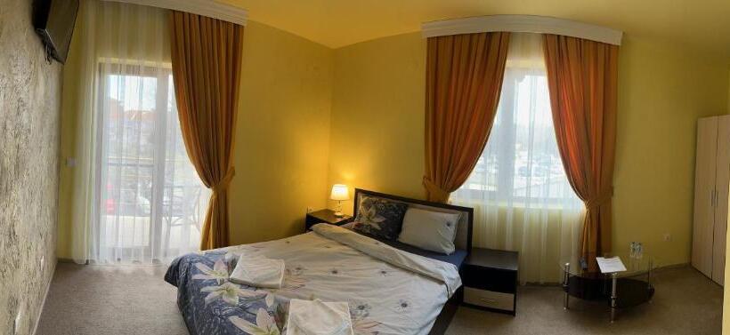 חדר סטנדרט עם טרסה, Complex Monaco Hotel & Casino