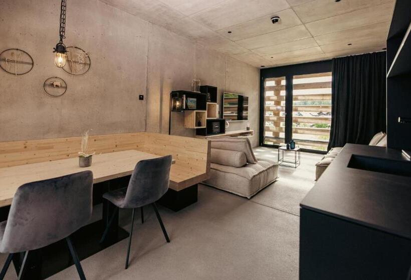 Family Suite, Bretter