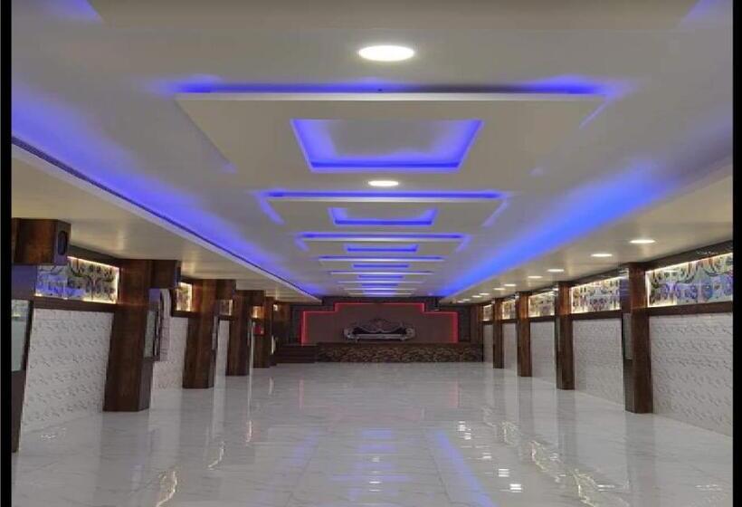 Номер Deluxe, Gokul Raj By Wb S