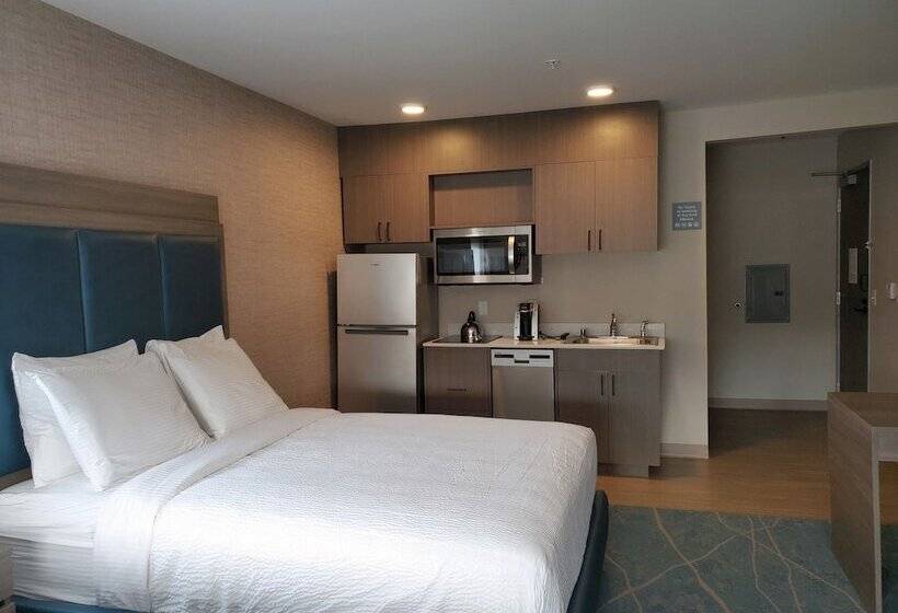 סוויטה דלוקס, Salish Inn